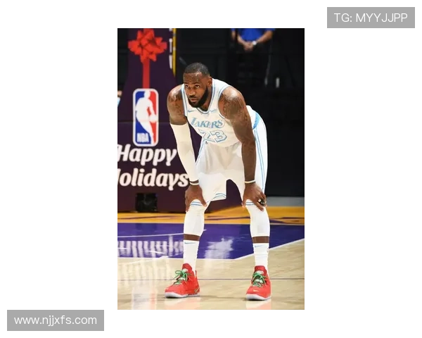 德隆谈东契奇与詹姆斯关系不佳未扶摔倒事件引发热议 德隆谈东契奇与詹姆斯关系不佳未扶摔倒事件引发热议